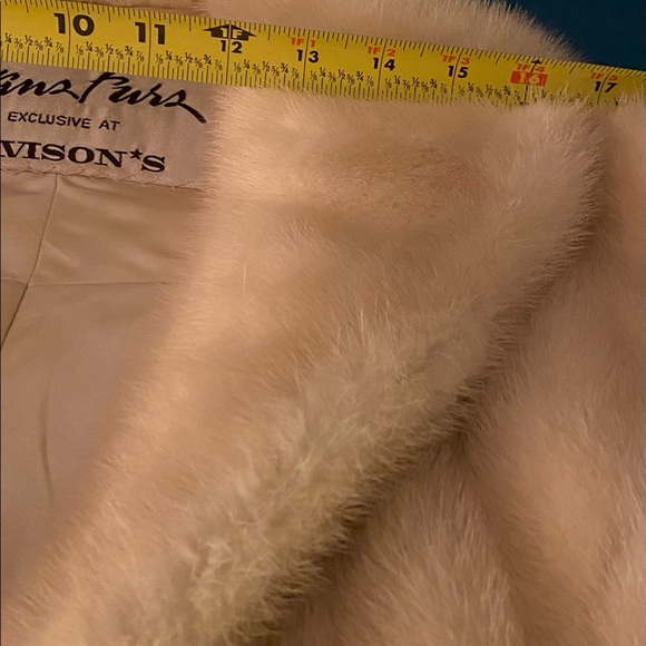 MINK: Authentic  Mink Cape - Picture 12 of 16